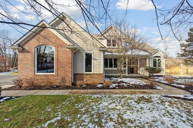 view of front of property featuring covered porch