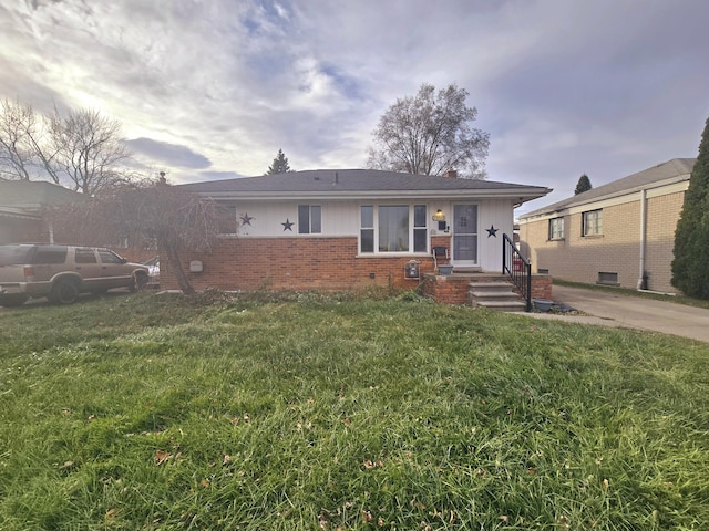 view of front of property with a front lawn