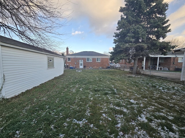 view of yard at dusk