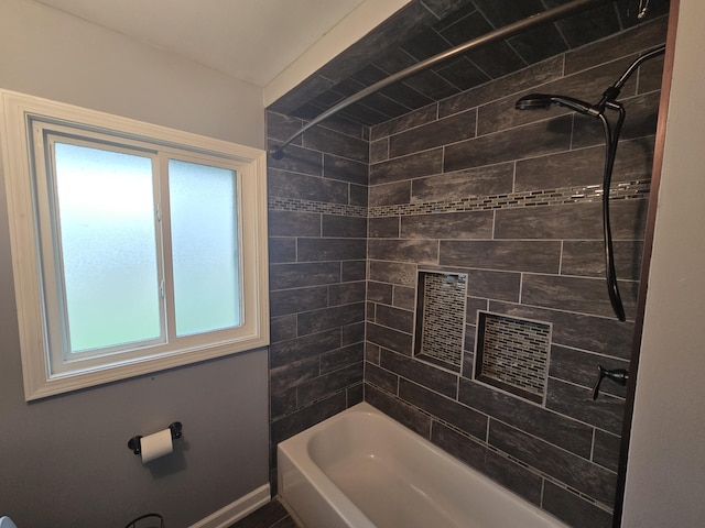 bathroom featuring tiled shower / bath combo