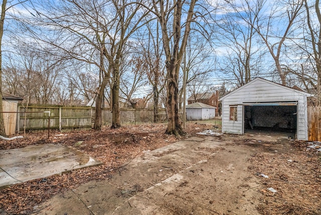 view of yard with a garage and an outdoor structure