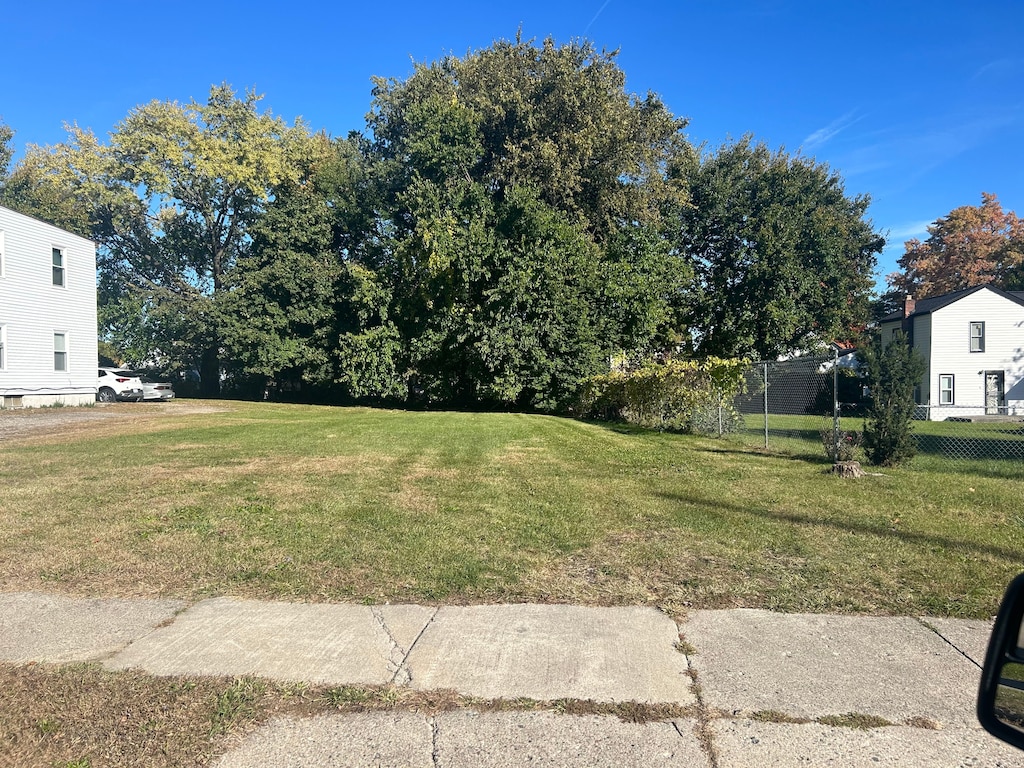 45 Lake St, Pontiac, MI 48341