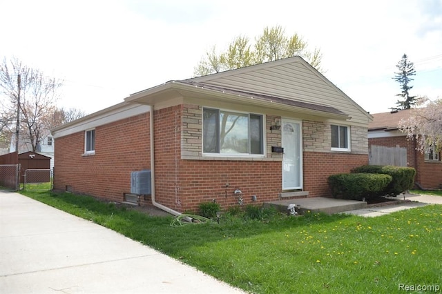 view of front of house featuring cooling unit and a front lawn