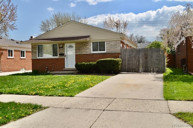 bungalow featuring a front yard