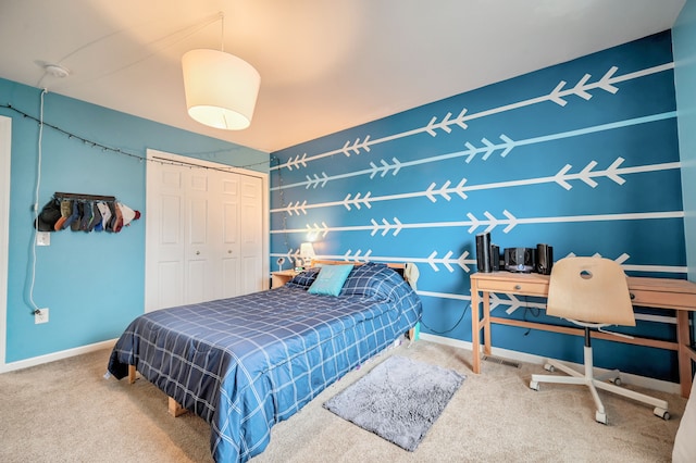 bedroom with carpet flooring and a closet