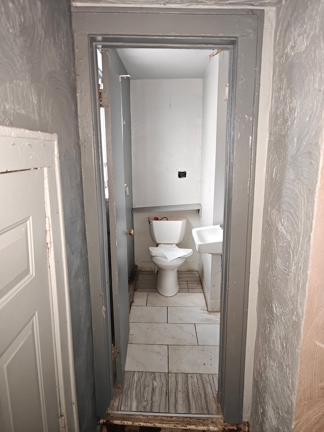 bathroom featuring sink and toilet