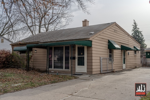 view of front of property