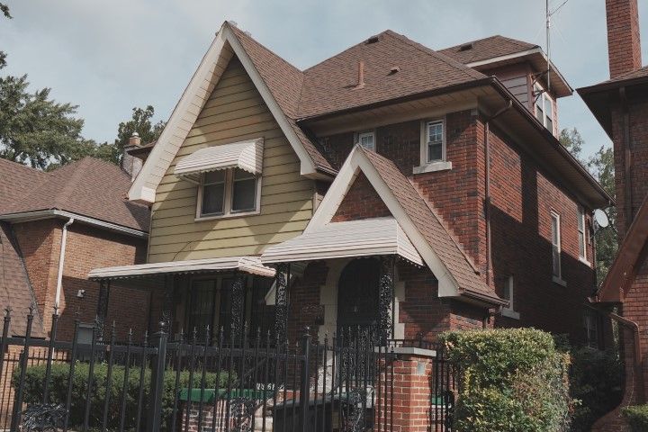 view of front of house with covered porch