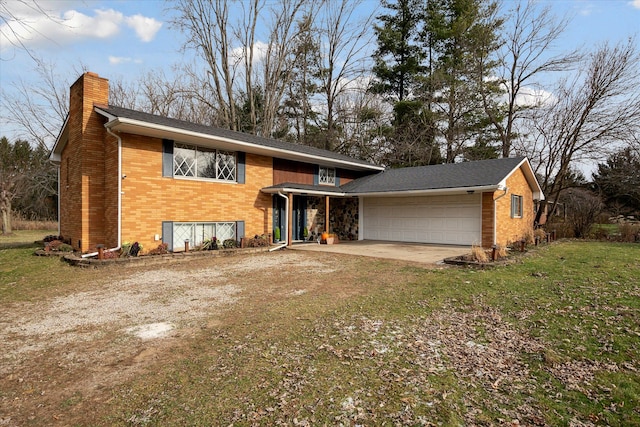 view of front of property featuring a garage and a front yard