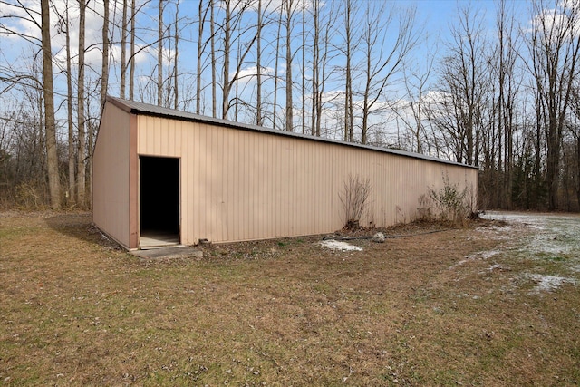 view of outbuilding with a yard