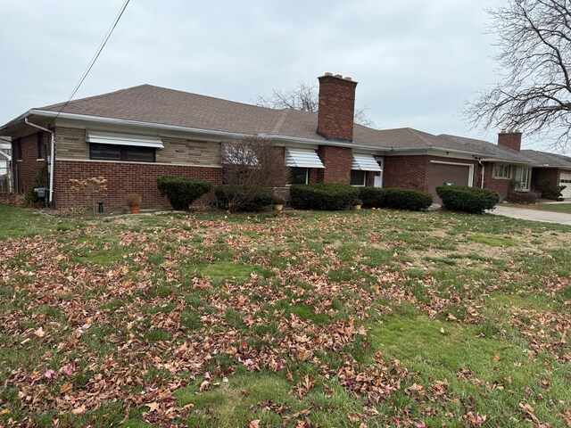 view of front of house with a garage and a front lawn