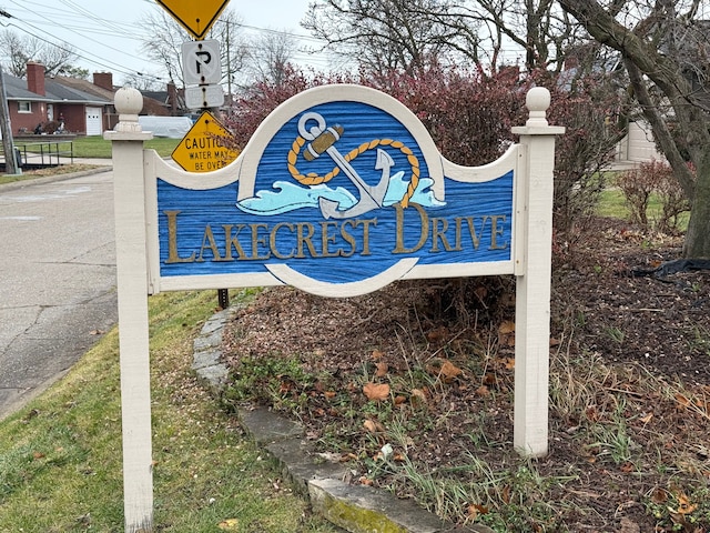 view of community / neighborhood sign