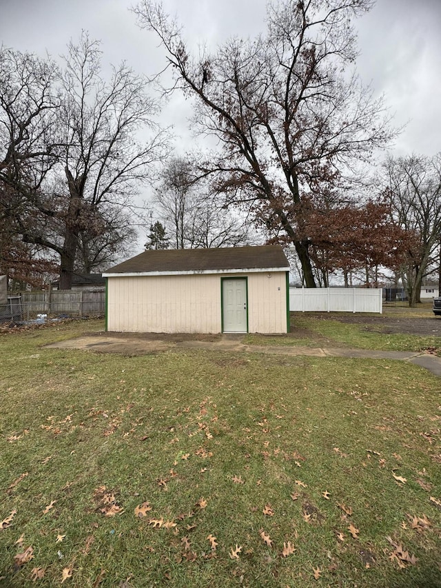 view of outdoor structure featuring a yard