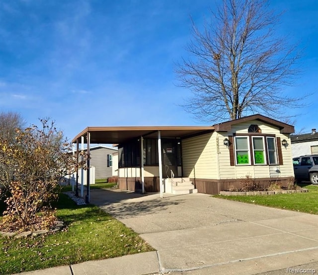 manufactured / mobile home featuring a carport