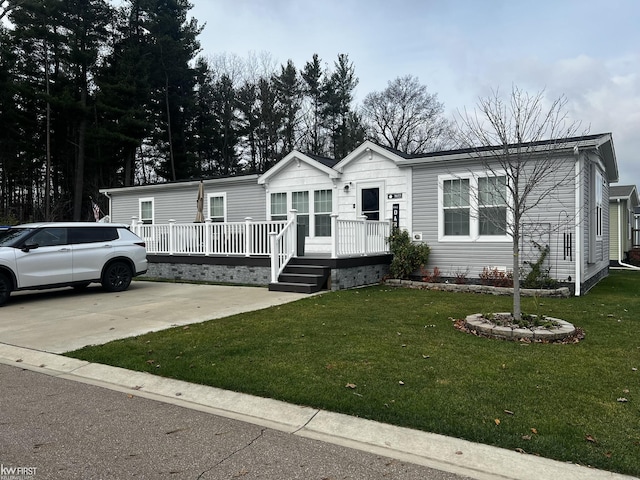 view of front of home featuring covered porch and a front yard