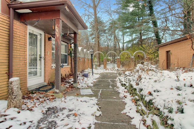 view of yard layered in snow