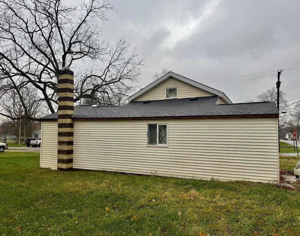 view of side of property featuring a yard