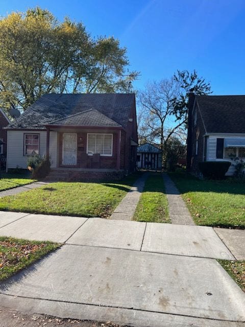 view of front of property with a front lawn