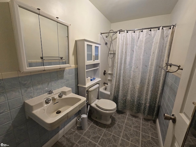 full bathroom featuring shower / tub combo with curtain, sink, tile walls, tile patterned flooring, and toilet