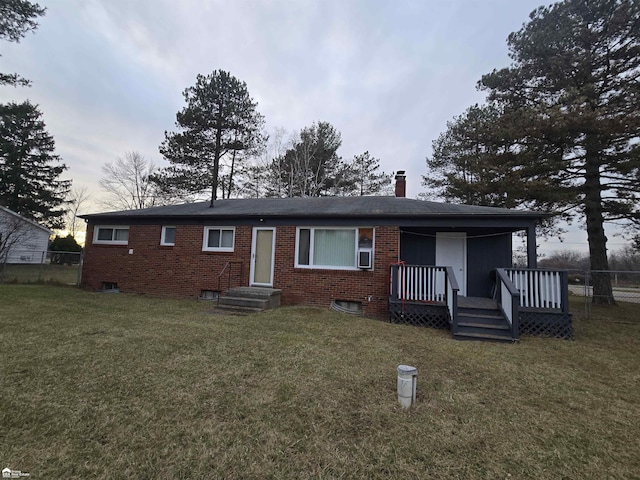 view of front of home featuring a front yard