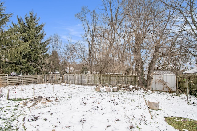 view of yard layered in snow