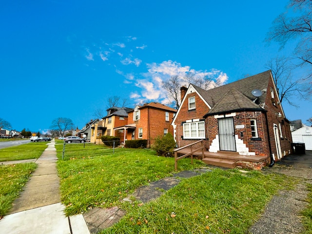 view of front of home with a front yard