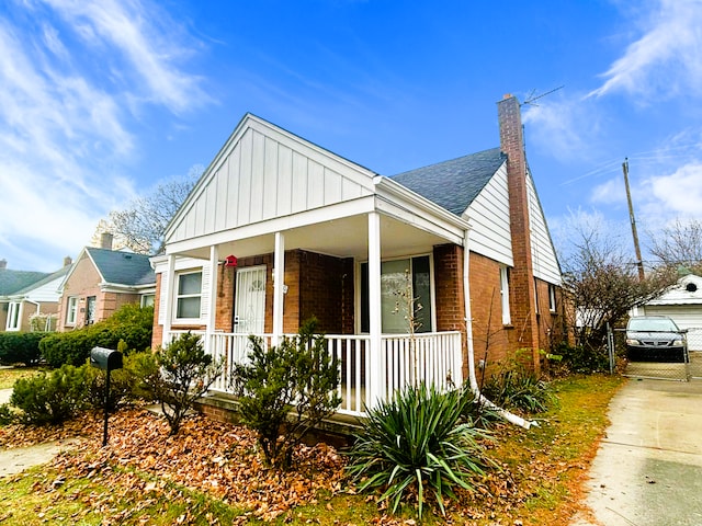 view of front of home featuring a porch