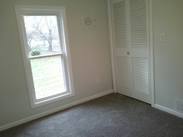 unfurnished bedroom with carpet floors