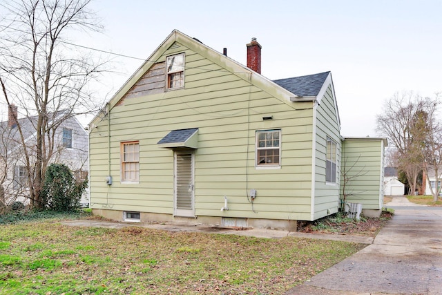 back of house featuring a yard