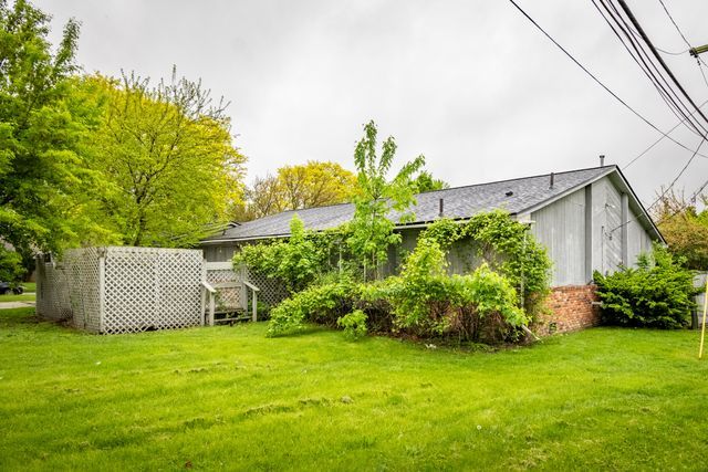 5620 Kaufman St, Dearborn Heights, MI 48125 - view of grassy yard