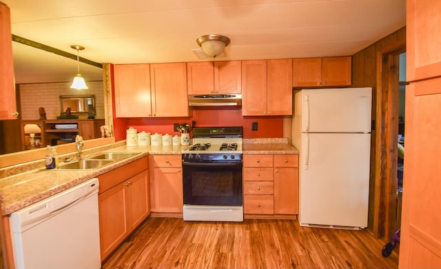 kitchen with decorative light fixtures, sink, light hardwood / wood-style floors, and white appliances