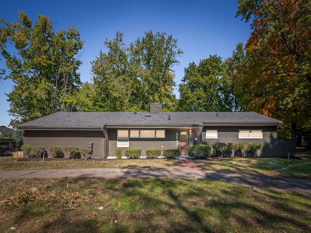 ranch-style home with a front yard