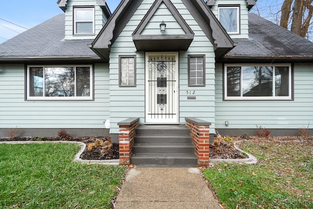 view of front of house with a front lawn