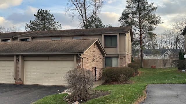 view of front of home with a front yard