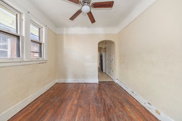 spare room featuring dark hardwood / wood-style floors and ceiling fan