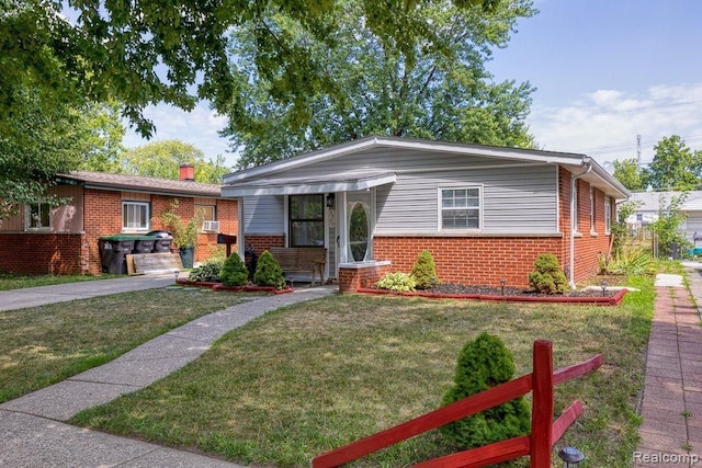 view of front of property featuring a front lawn