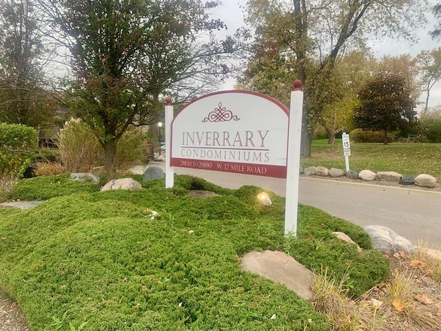 view of community / neighborhood sign