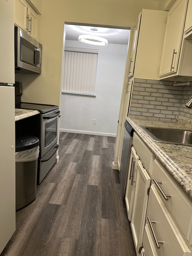 kitchen with stainless steel appliances, dark hardwood / wood-style flooring, sink, and decorative backsplash