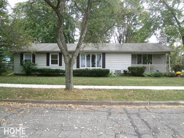 ranch-style home featuring a porch and a front lawn