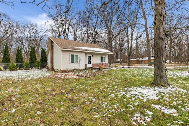 view of front of property with a lawn