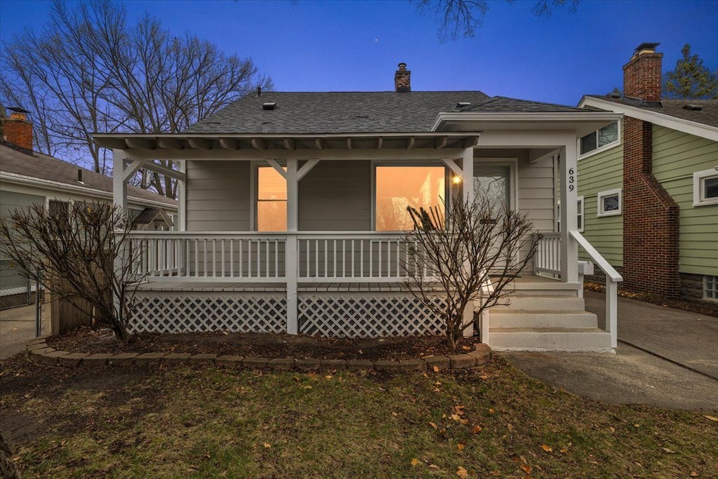 view of front of property with covered porch