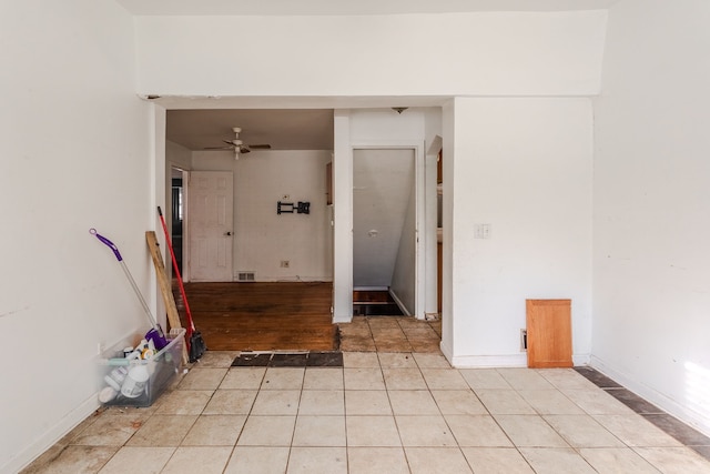 unfurnished room featuring ceiling fan and light tile patterned flooring