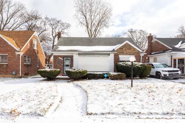 view of front facade featuring a garage