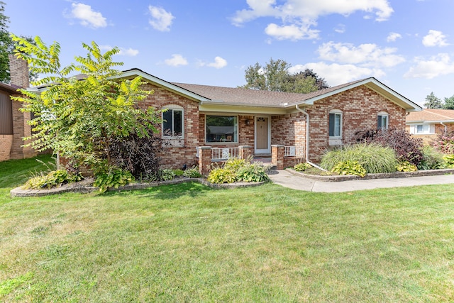 single story home featuring a front yard