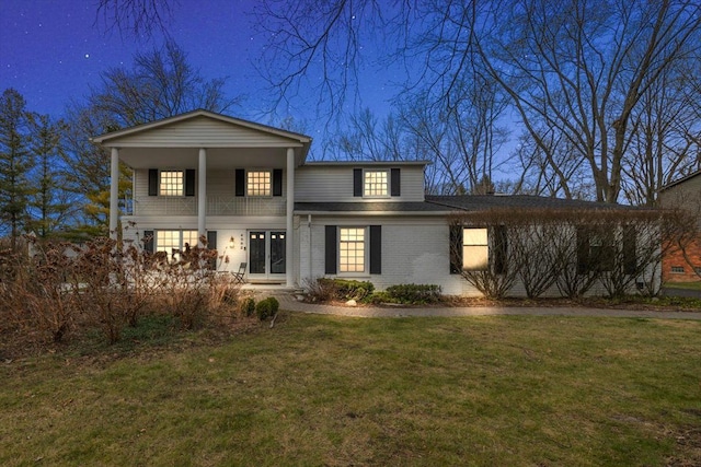 view of front facade with a front yard