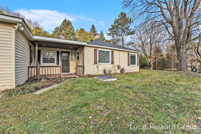 single story home featuring a front yard