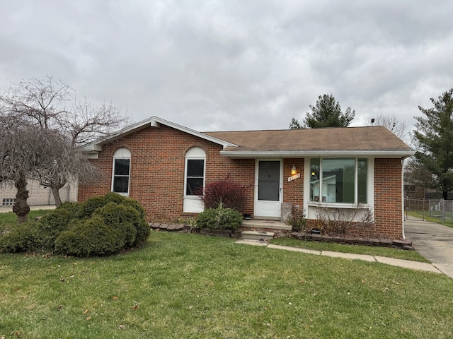 view of front of home with a front lawn