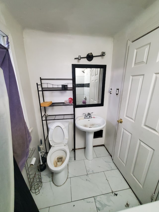 bathroom featuring toilet