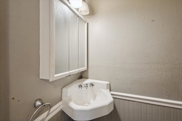 bathroom with sink