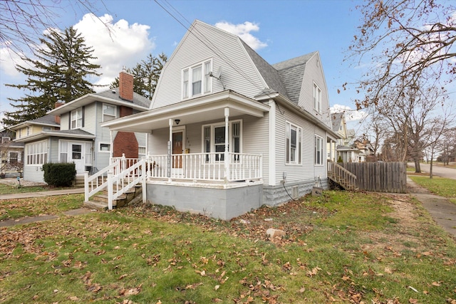 view of front of home featuring a front lawn and a porch